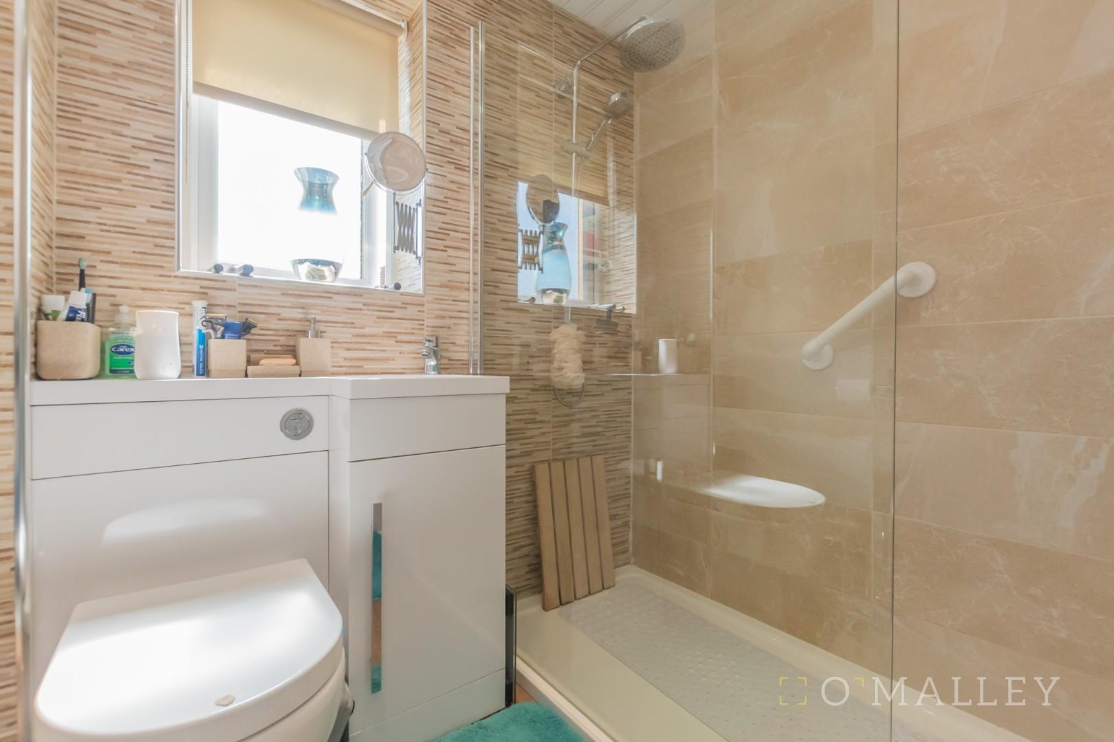 27. Bathroom - Copy.jpg